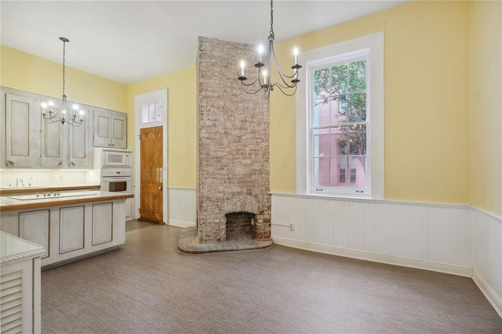 1223 AMELIA Street 1223
