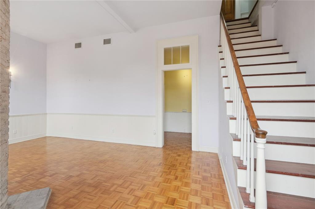 1223 AMELIA Street 1223