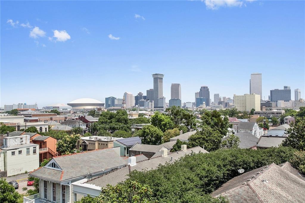 1750 ST CHARLES Avenue 208
