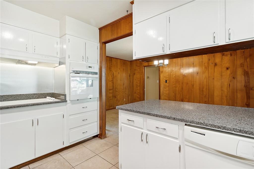 1559 RIDGECREST Drive