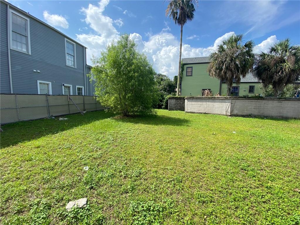 2100 BURGUNDY Street