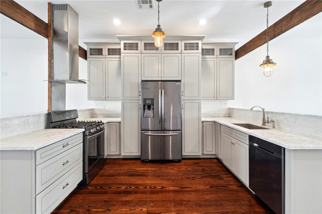 1501 ROBERT C BLAKES SR Drive