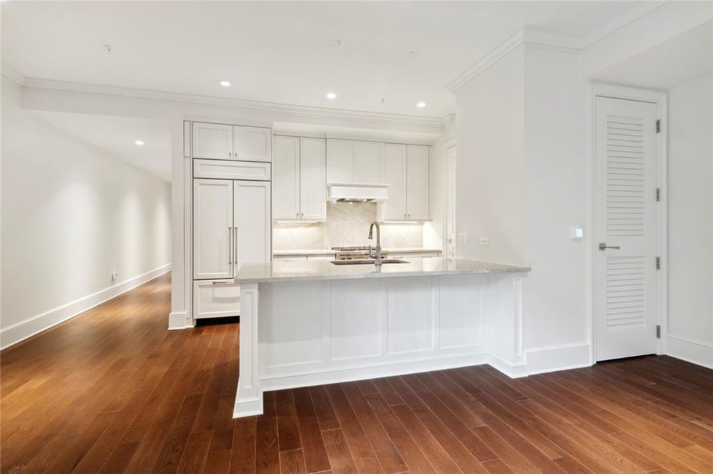 700 MAGAZINE Street 417
