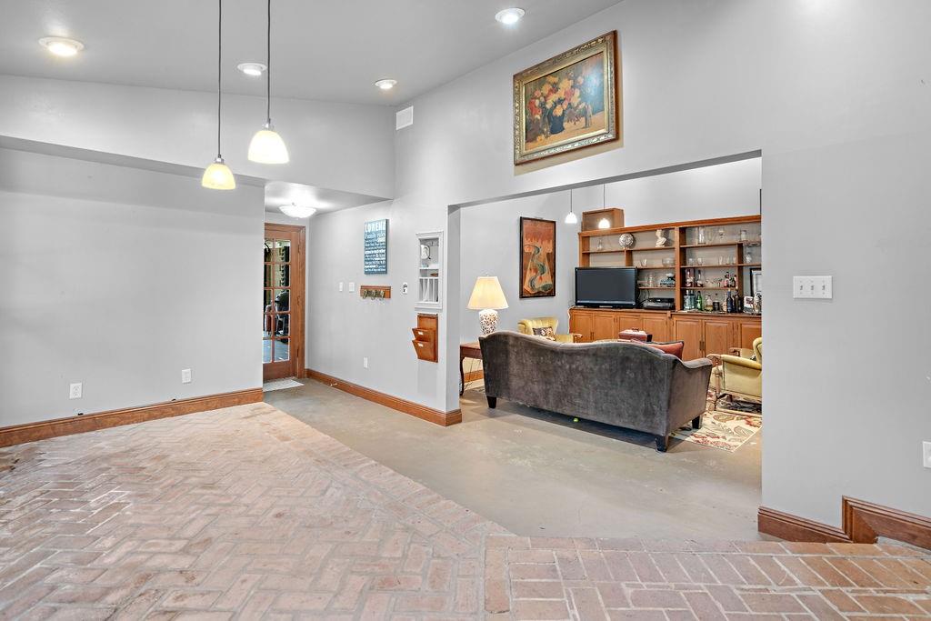 108 SOUTH Drive
