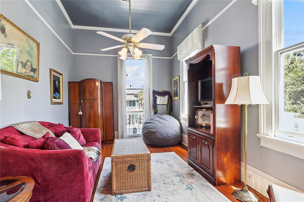 1636 CONSTANTINOPLE Street