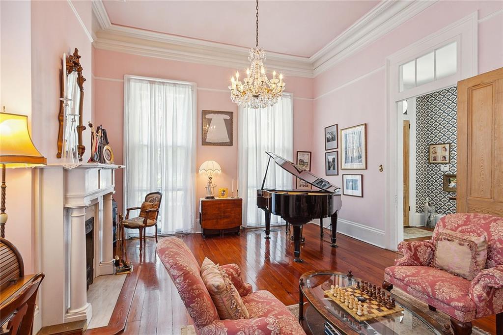 1636 CONSTANTINOPLE Street