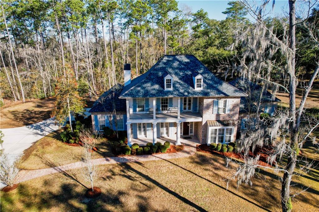 106 TWIN OAKS Lane
