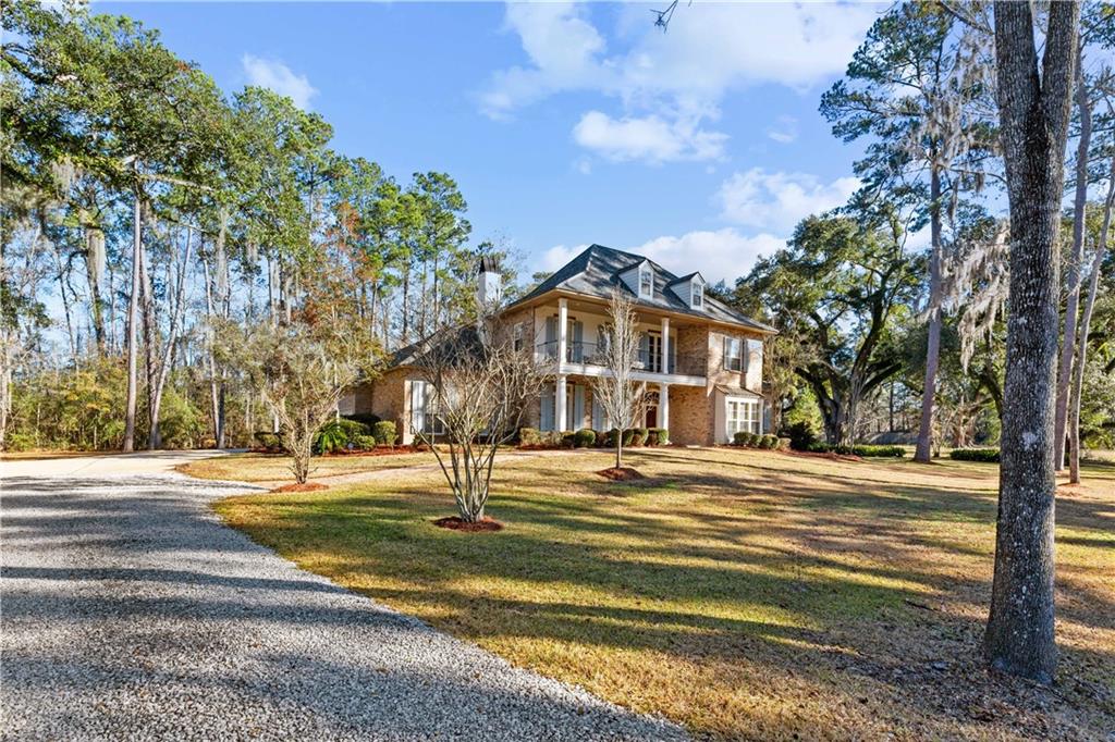 106 TWIN OAKS Lane