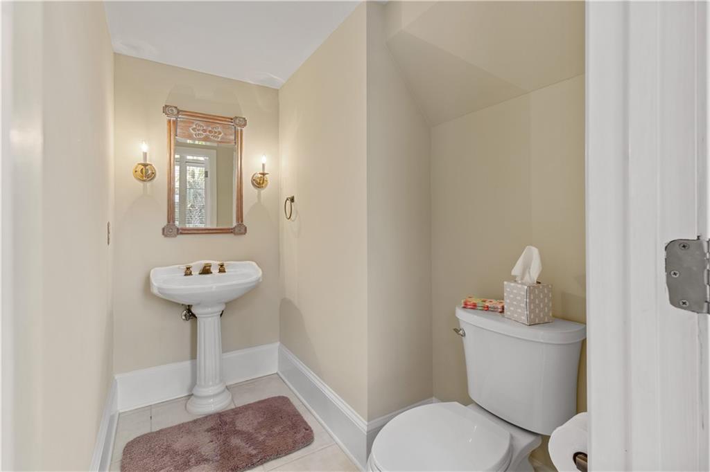 106 TWIN OAKS Lane