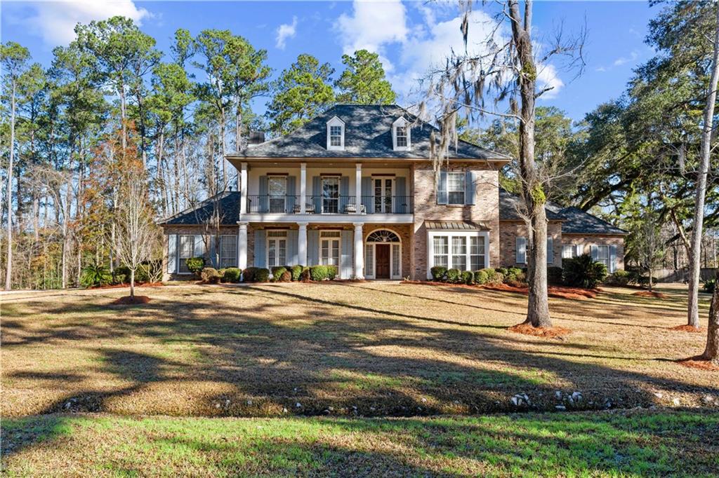 106 TWIN OAKS Lane