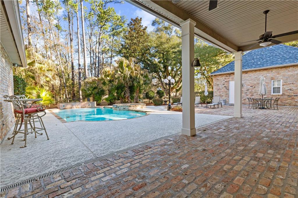 106 TWIN OAKS Lane