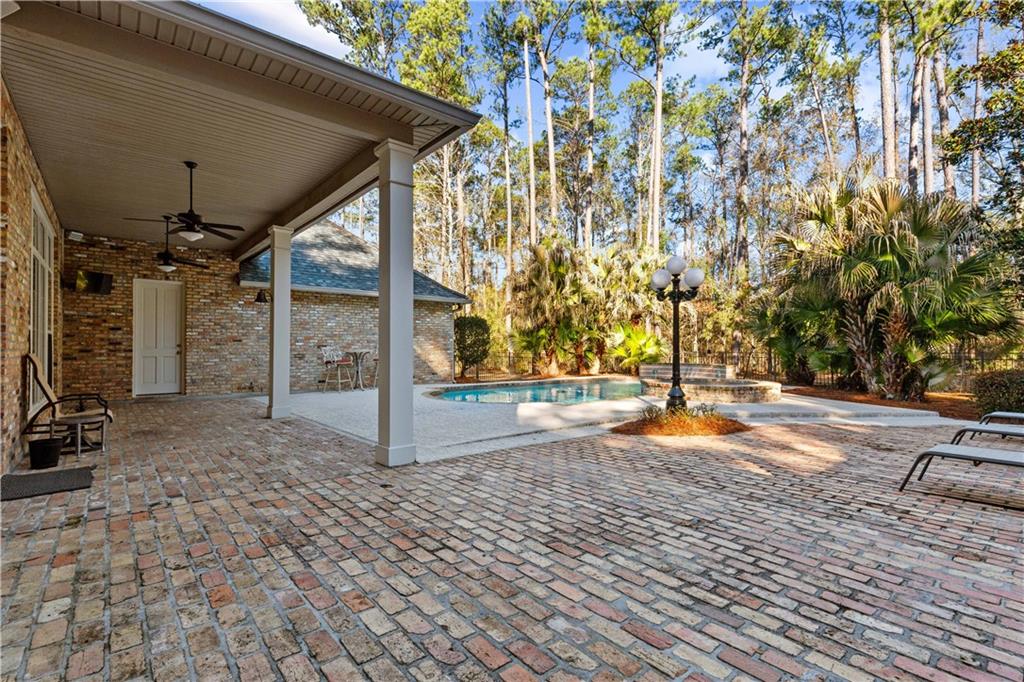 106 TWIN OAKS Lane