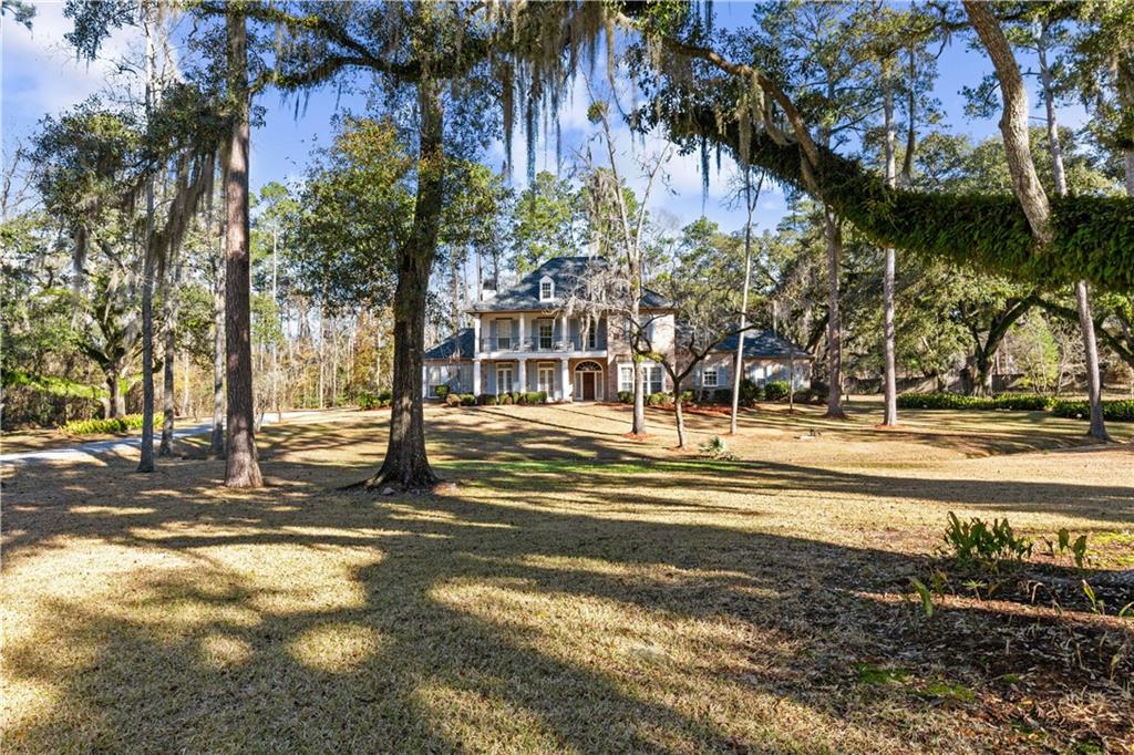 106 TWIN OAKS Lane