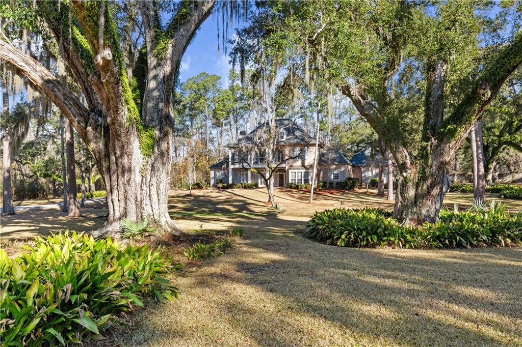 106 TWIN OAKS Lane