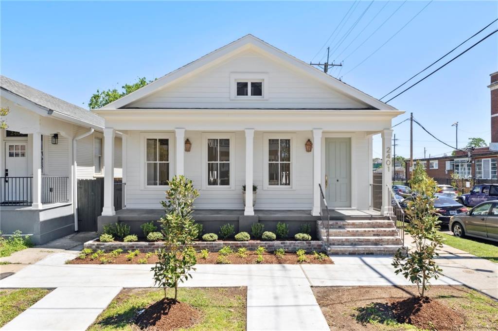2401 VALENCE Street