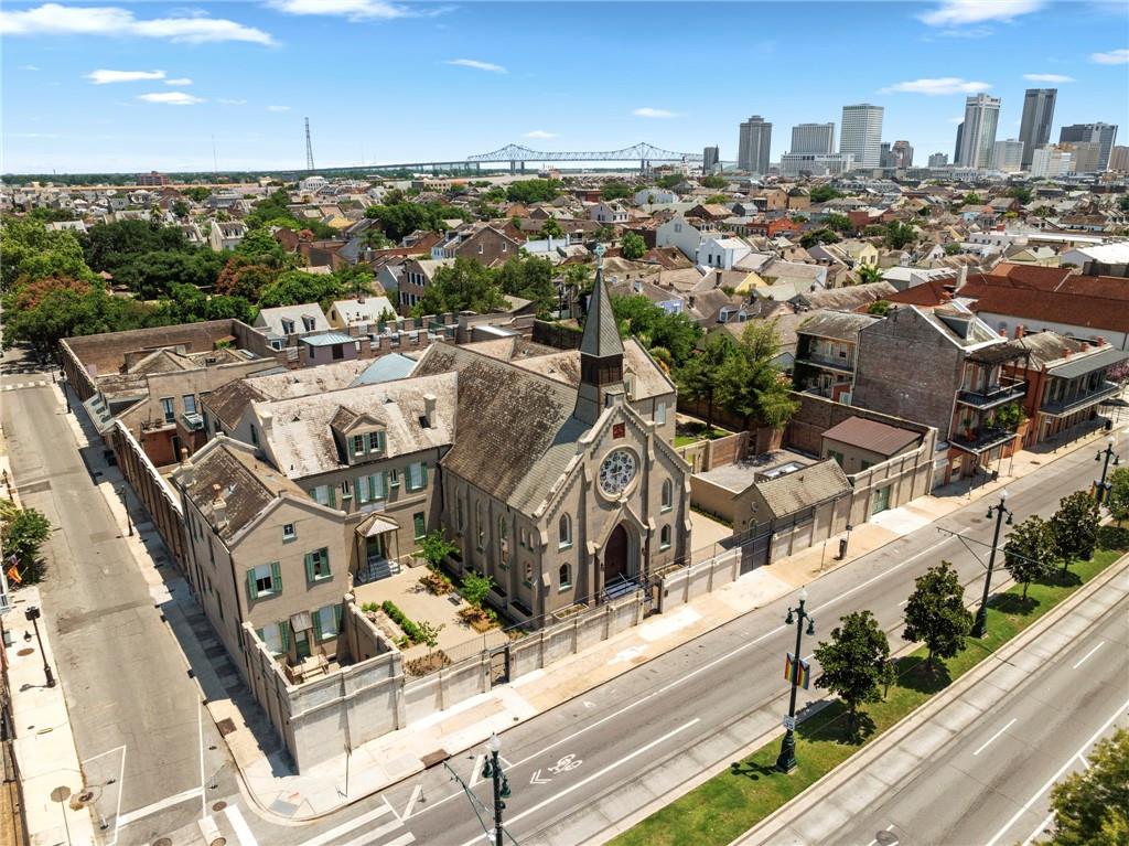 1022 BARRACKS Street 105