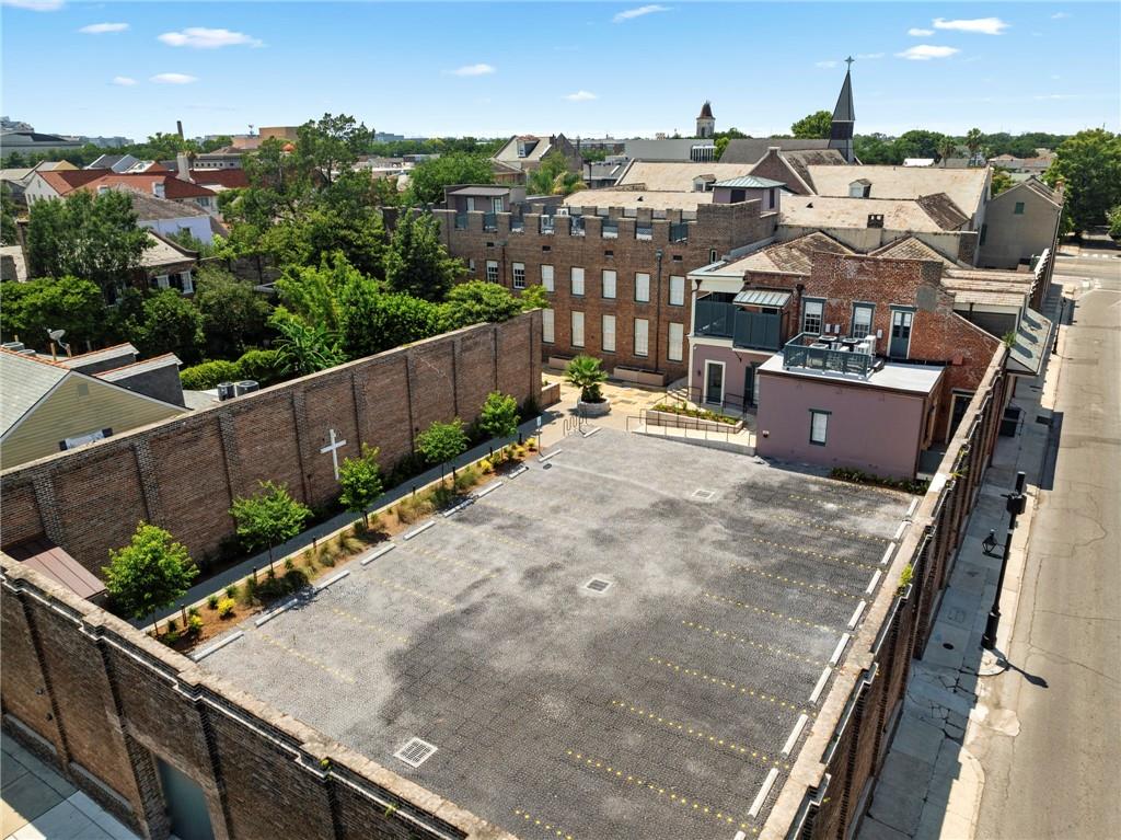 1022 BARRACKS Street 105