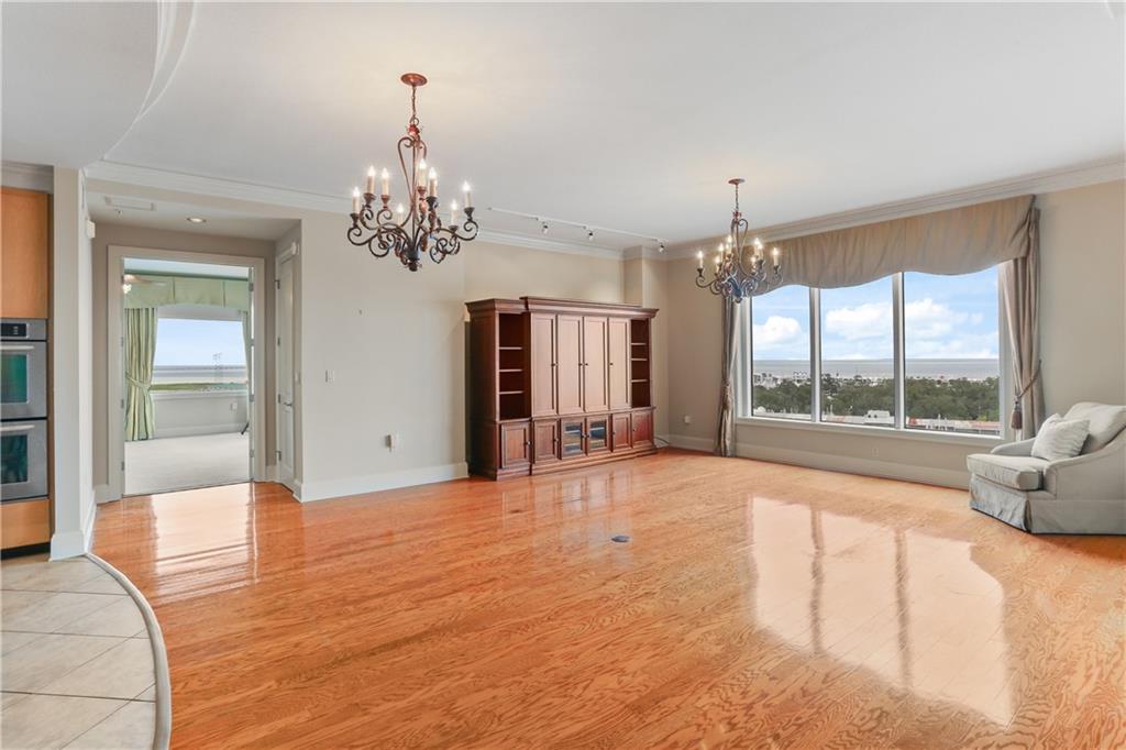 232 LAKE MARINA Avenue 9D