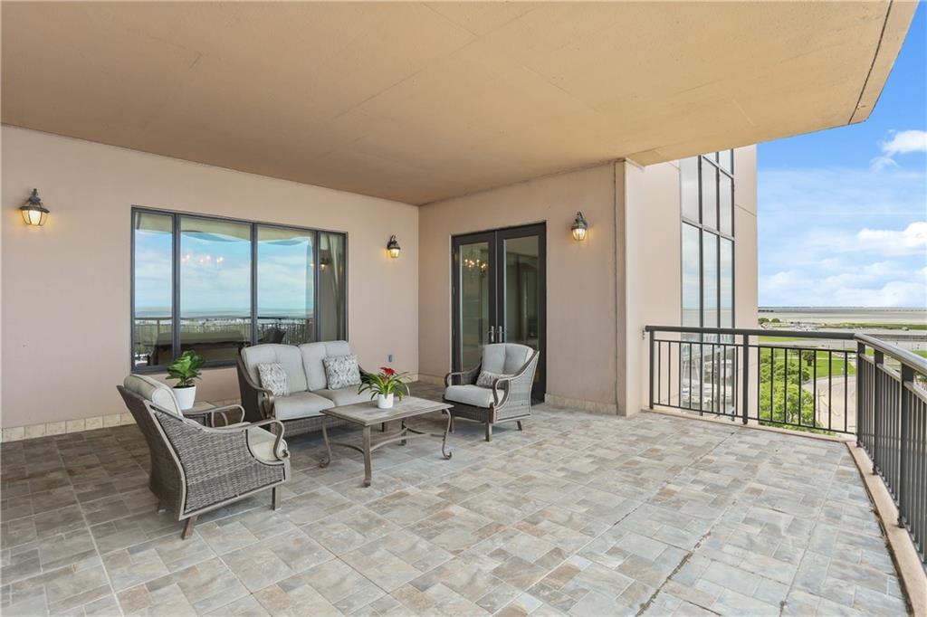 232 LAKE MARINA Avenue 9D