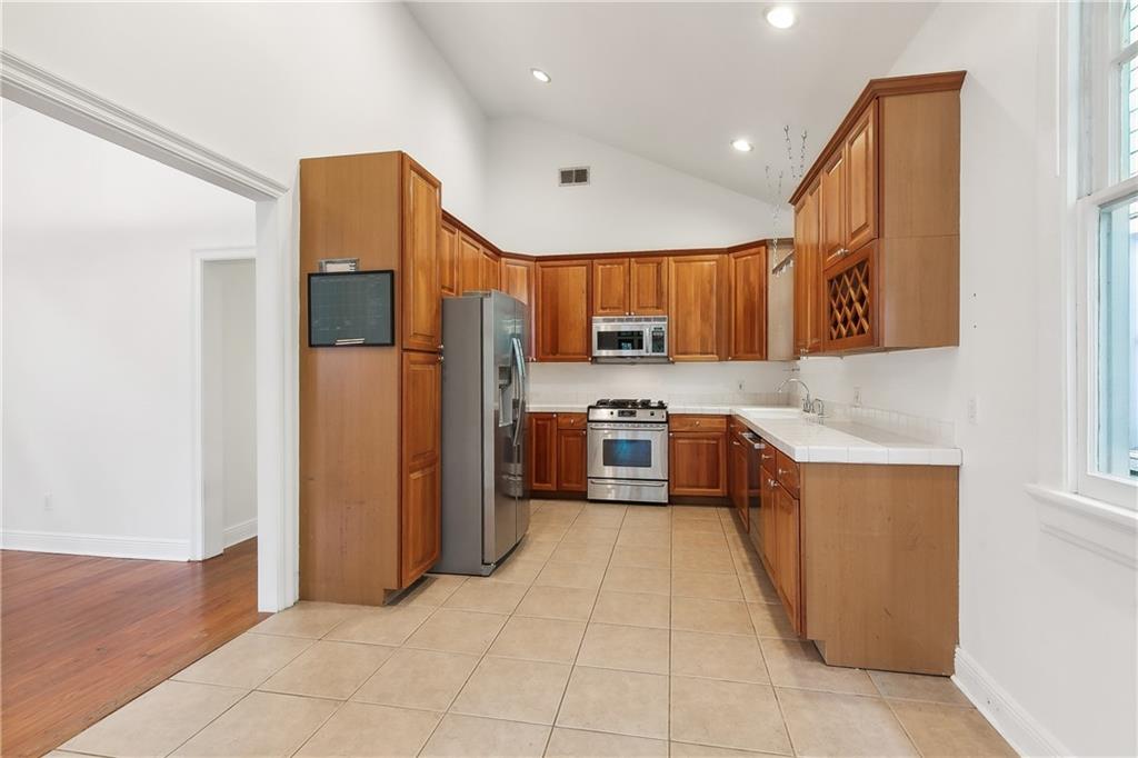 3317 CONSTANCE Street