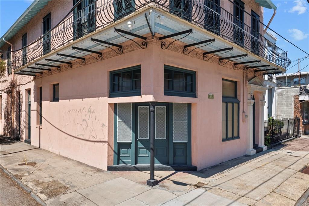 1435 ANNUNCIATION Street
