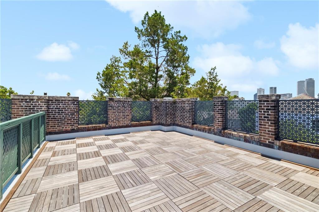 1022 BARRACKS Street 115