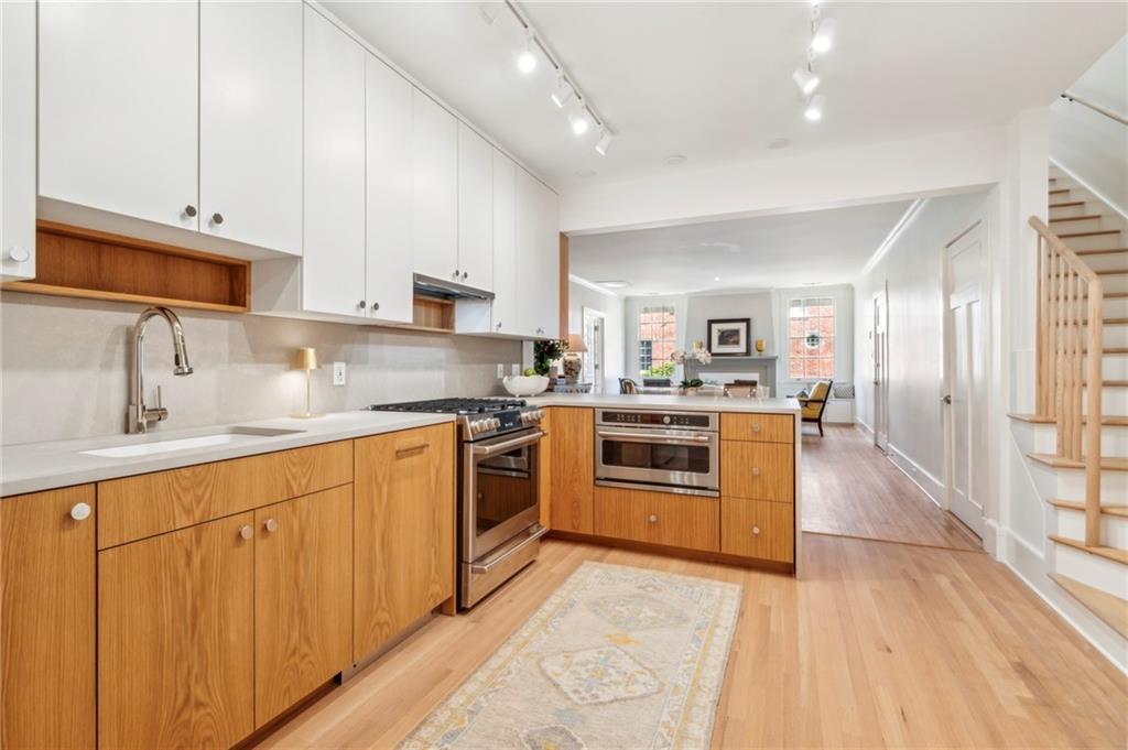 7008 CHESTNUT Street 201