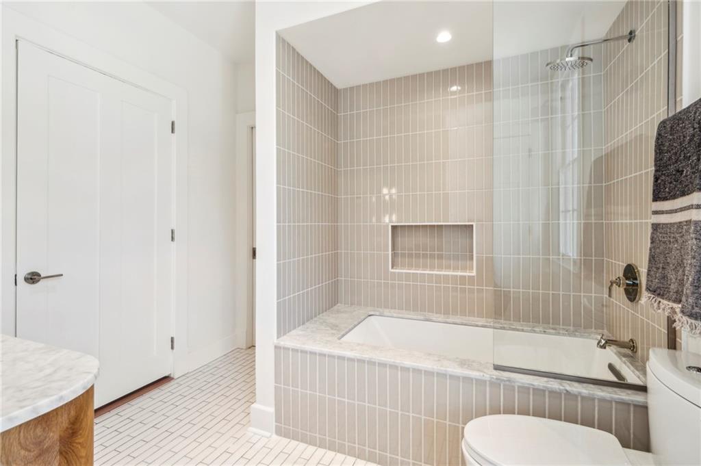 7008 CHESTNUT Street 201