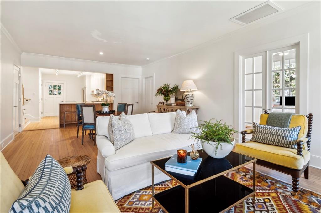 7008 CHESTNUT Street 201