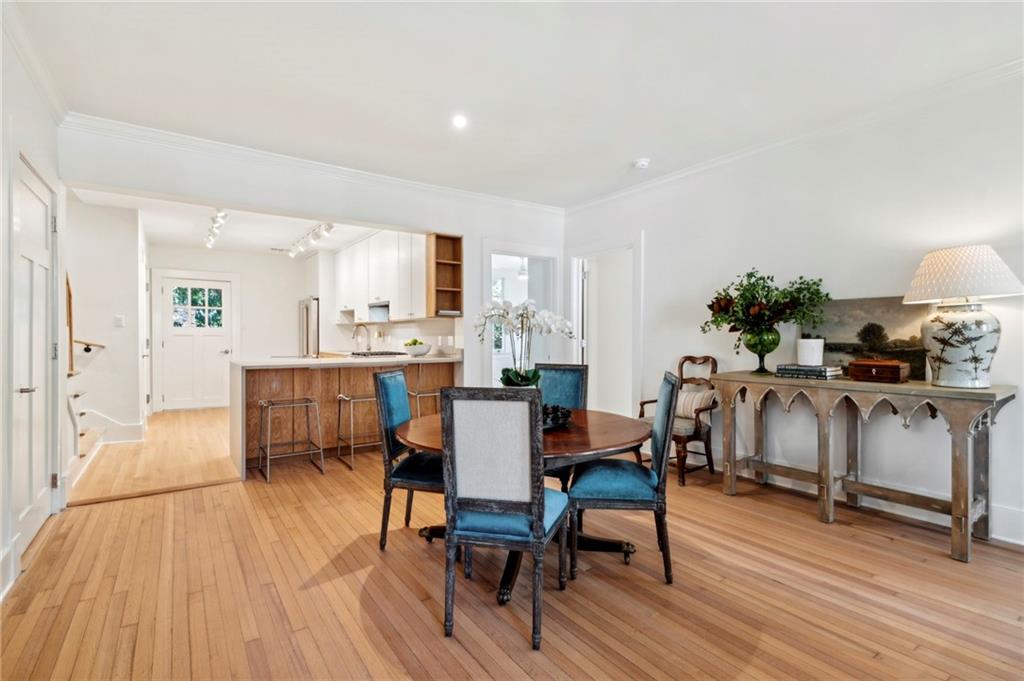 7008 CHESTNUT Street 201