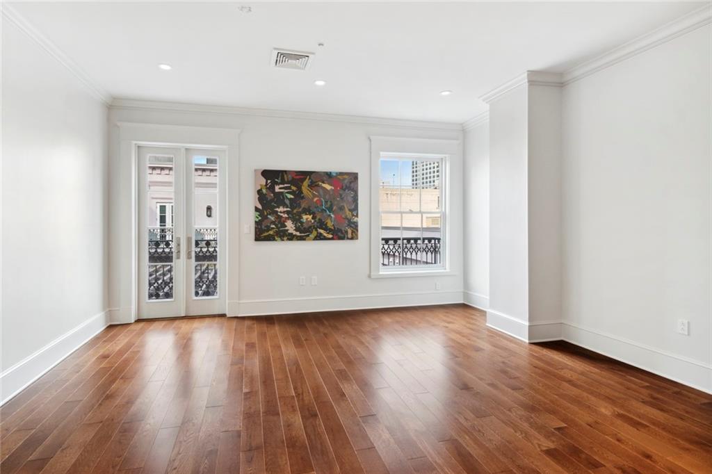 700 MAGAZINE Street 516