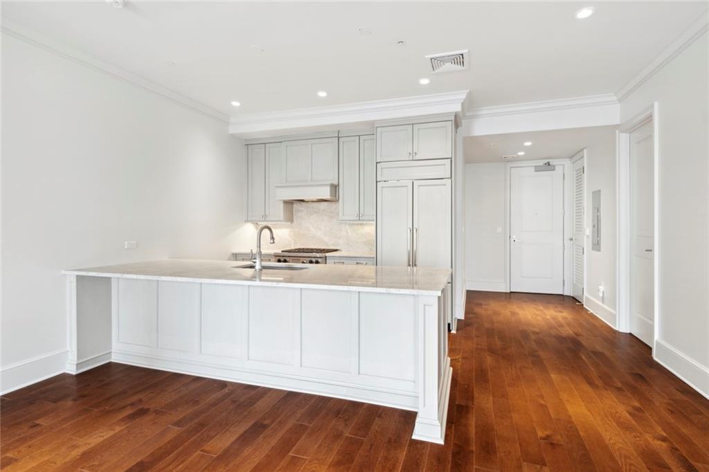 700 MAGAZINE Street 516