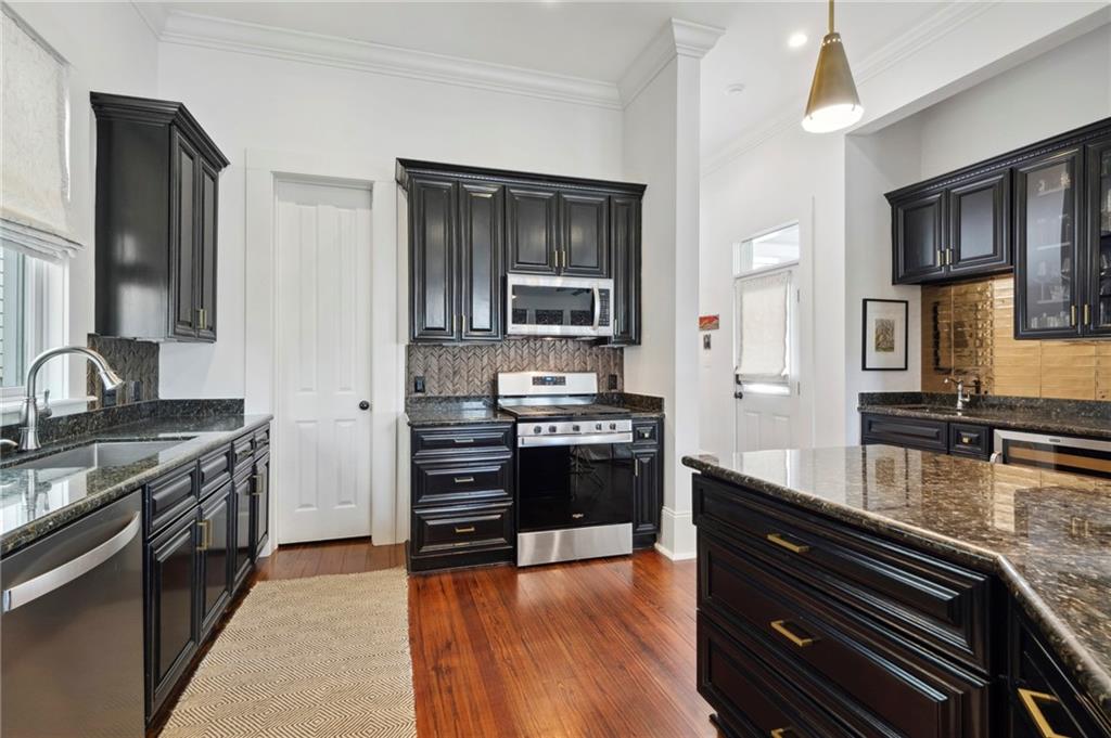 1215 SAINT ANDREW Street