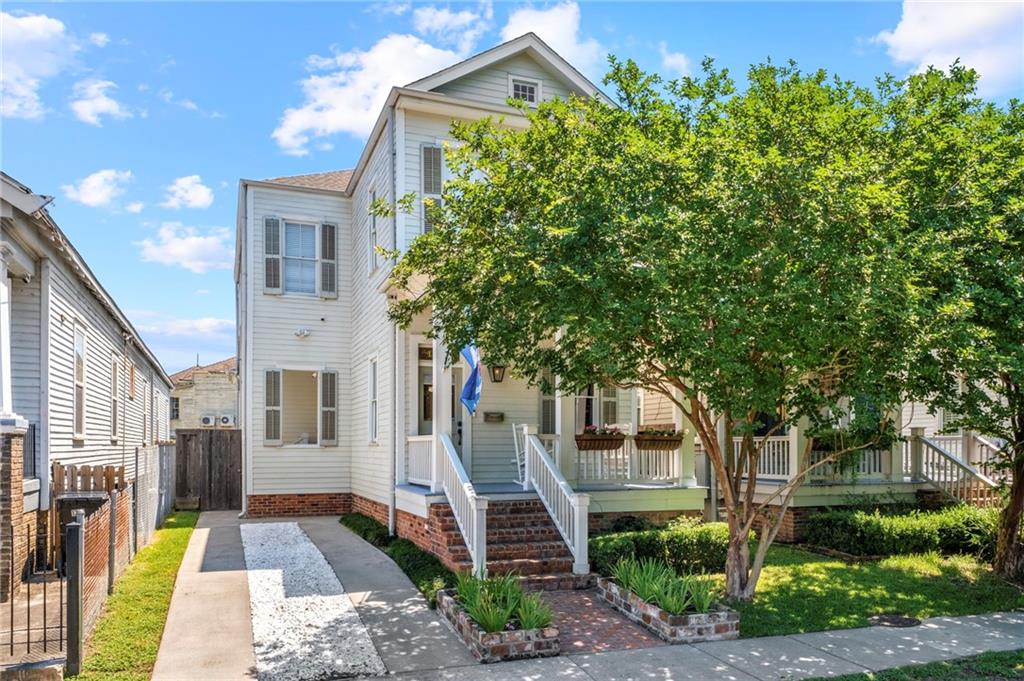 1215 SAINT ANDREW Street