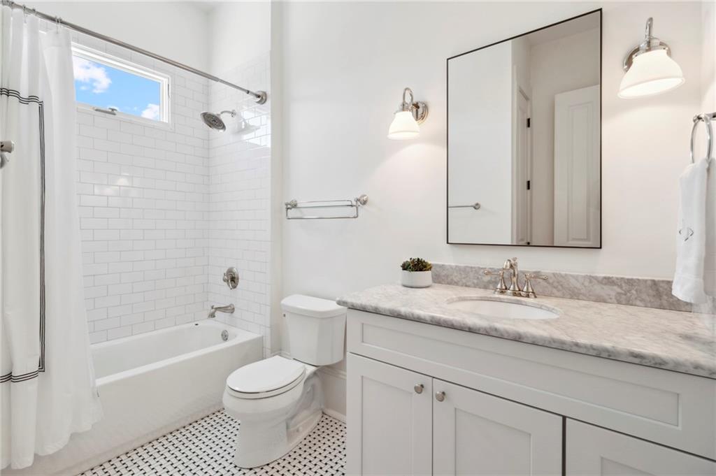 1215 SAINT ANDREW Street