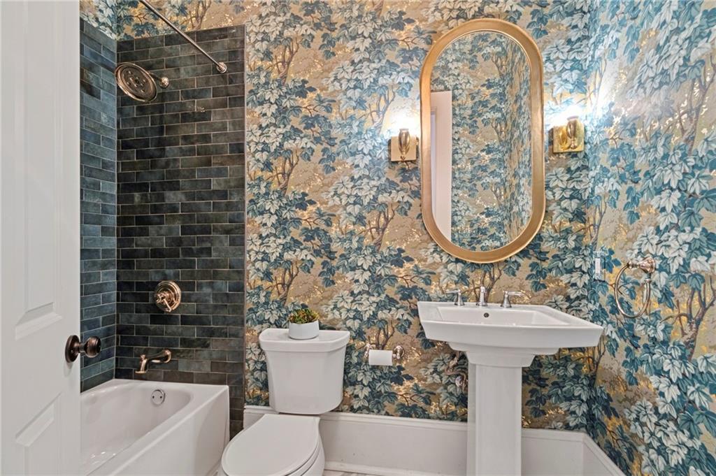 1215 SAINT ANDREW Street