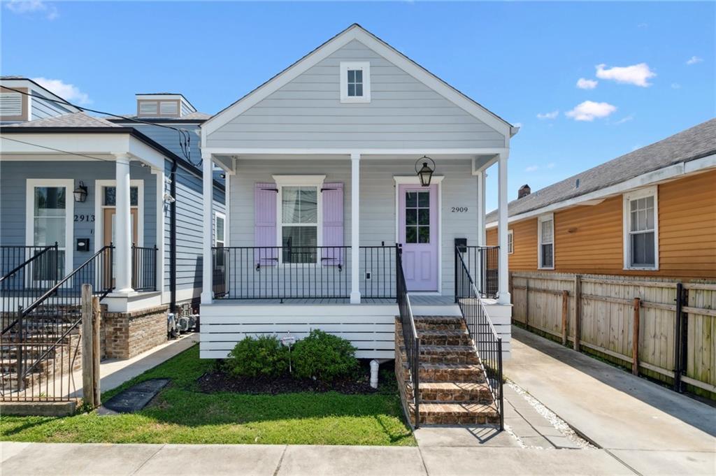 2909 AMELIA Street