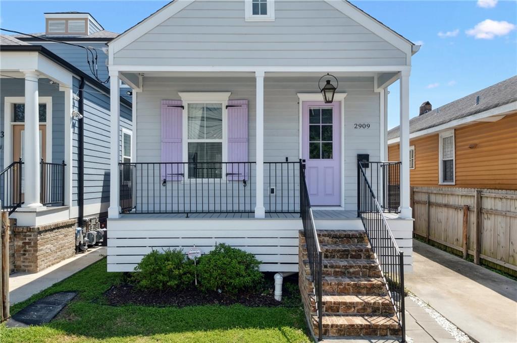 2909 AMELIA Street