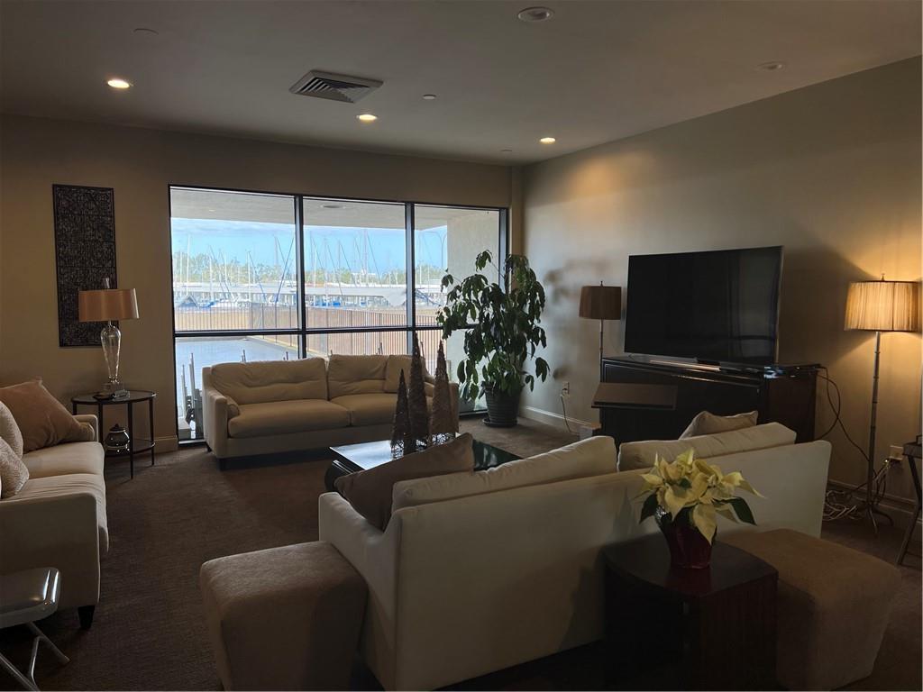 300 LAKE MARINA Avenue 4C