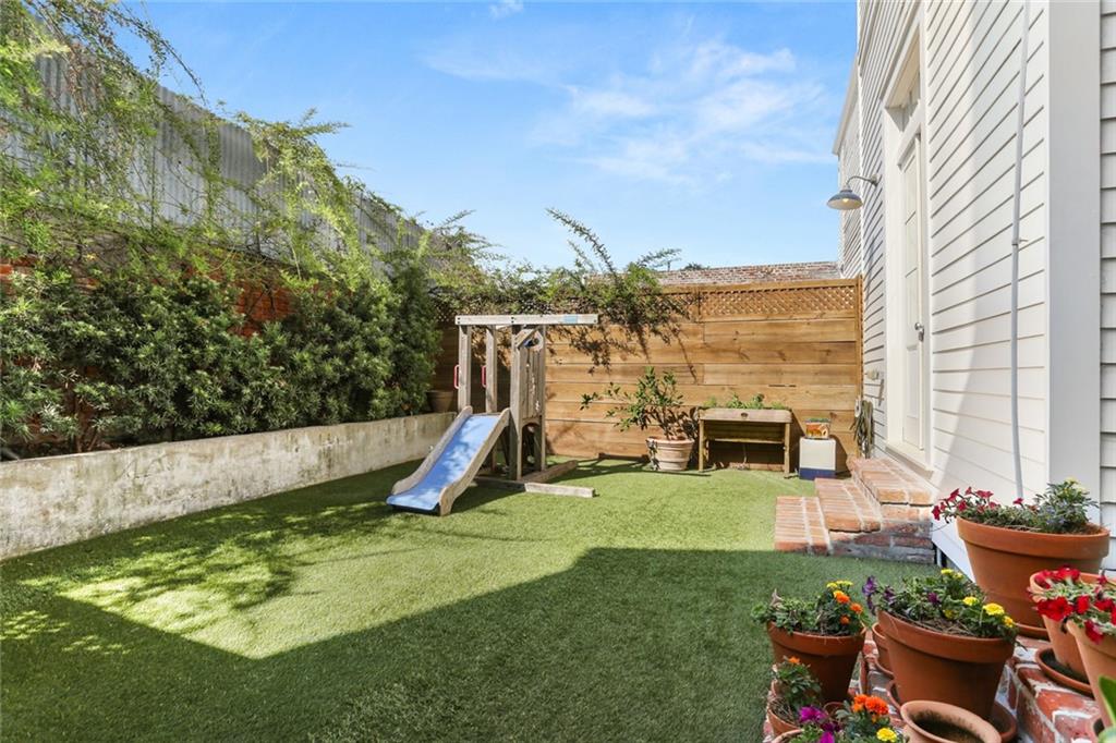 1615 PRYTANIA Street