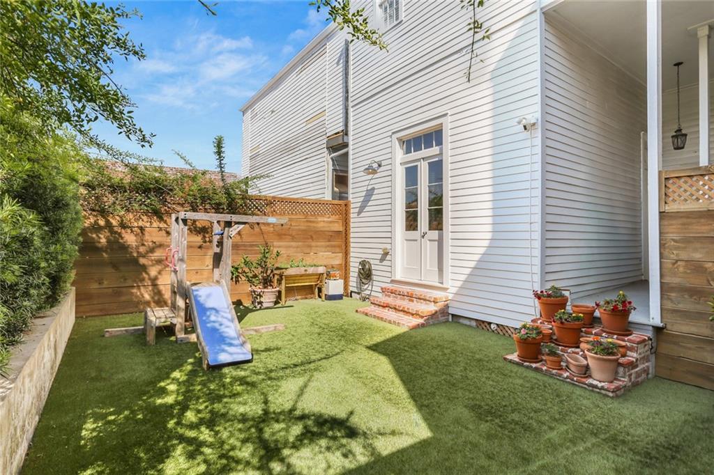 1615 PRYTANIA Street