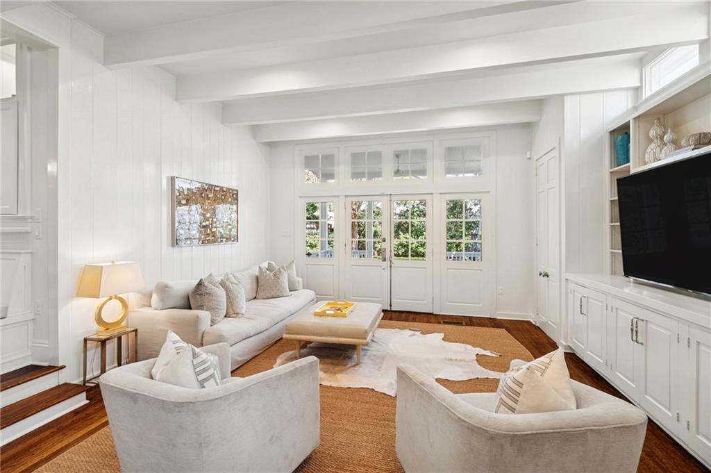 6035 COLISEUM Street