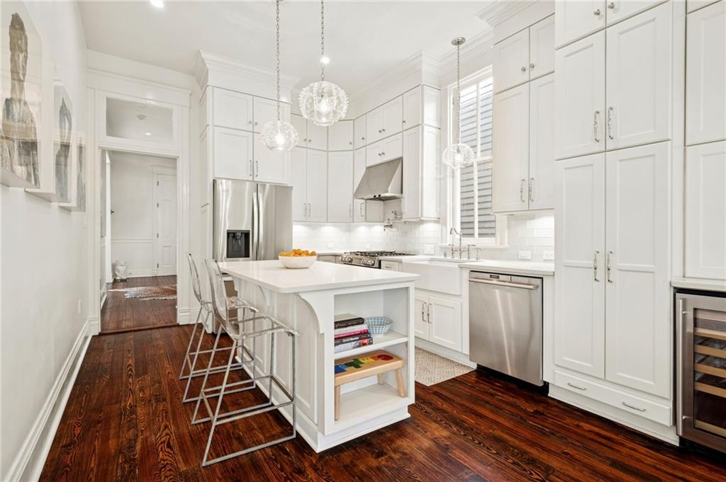 6035 COLISEUM Street