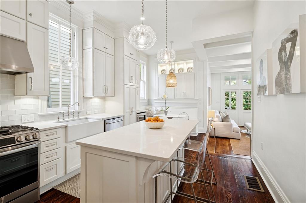 6035 COLISEUM Street