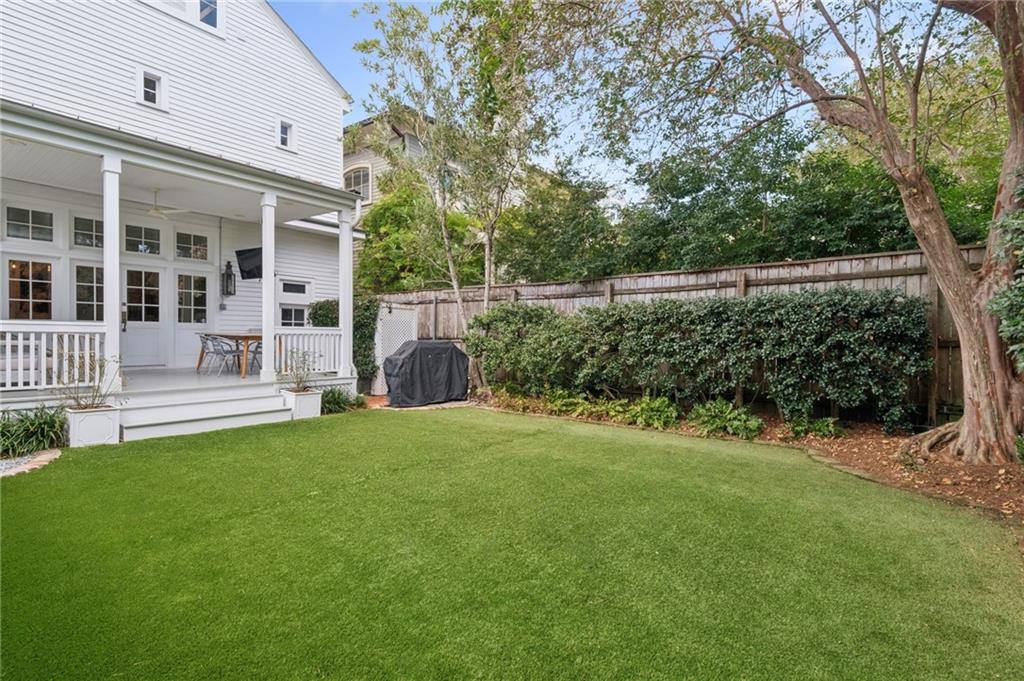 6035 COLISEUM Street