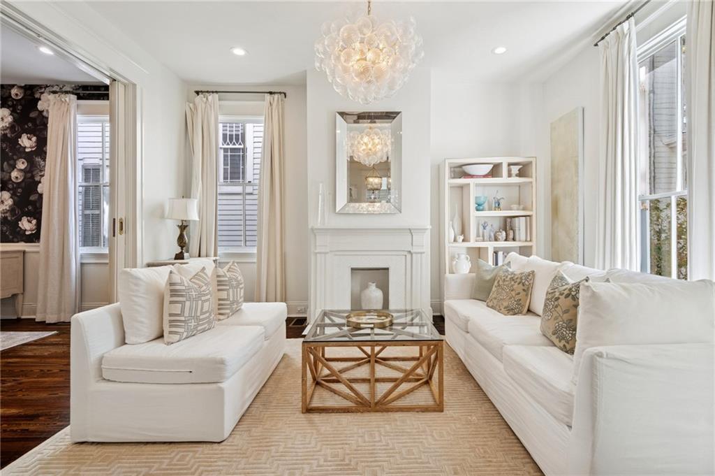 6035 COLISEUM Street