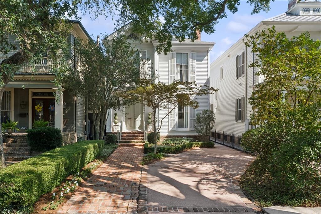 6035 COLISEUM Street