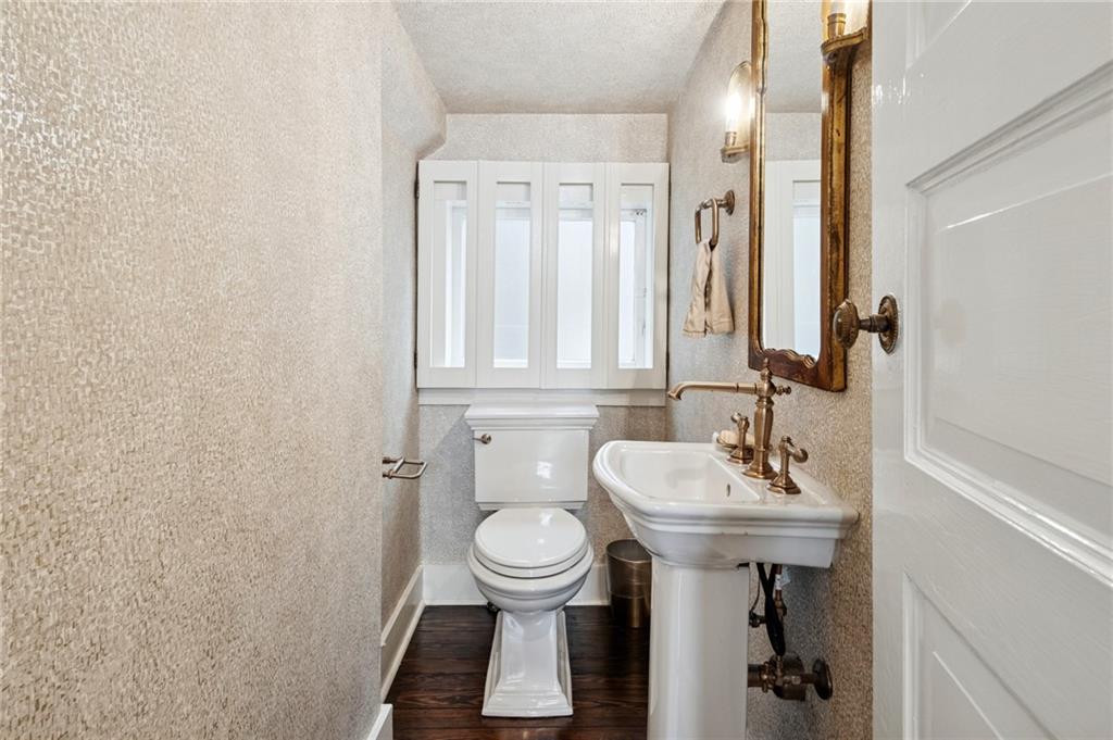 6035 COLISEUM Street