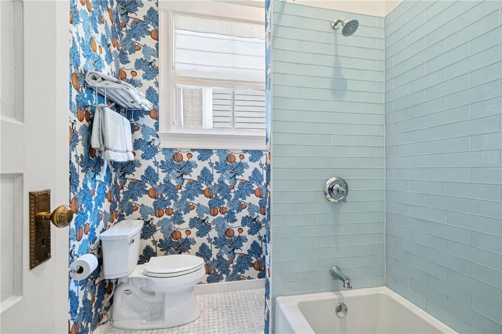 6035 COLISEUM Street