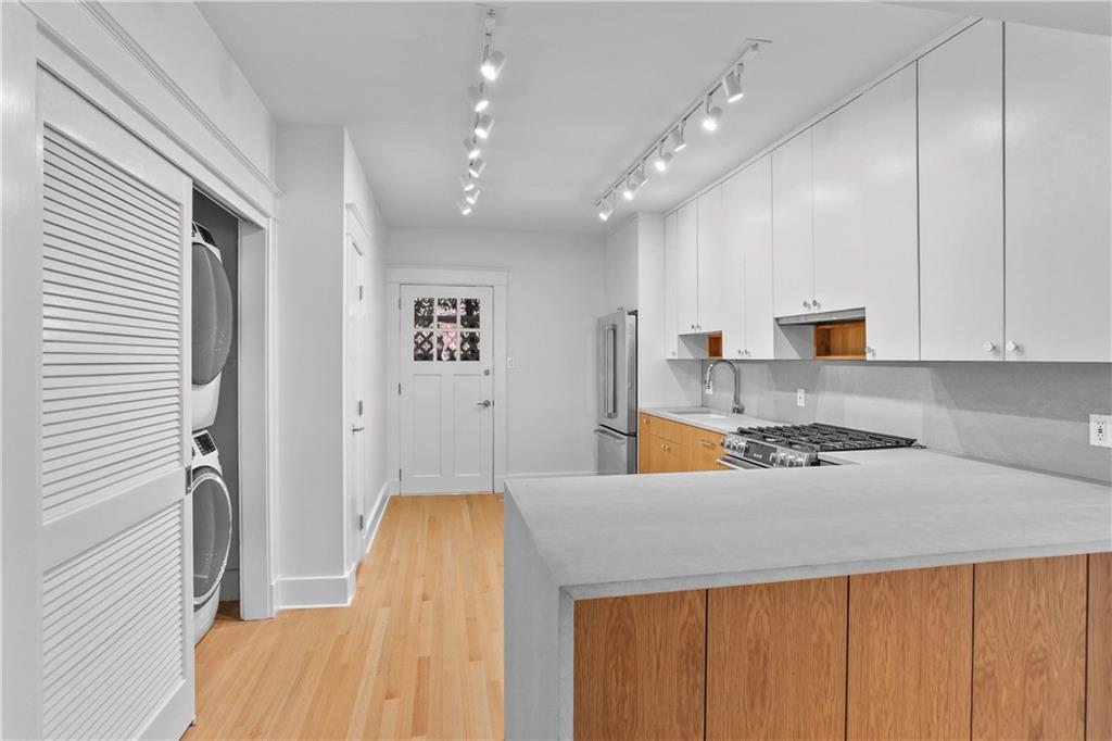 7008 CHESTNUT Street 102